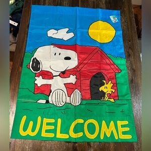 NWT VINTAGE 1998 Peanuts Doghouse Welcome flag featuring Snoopy and Woodstock.